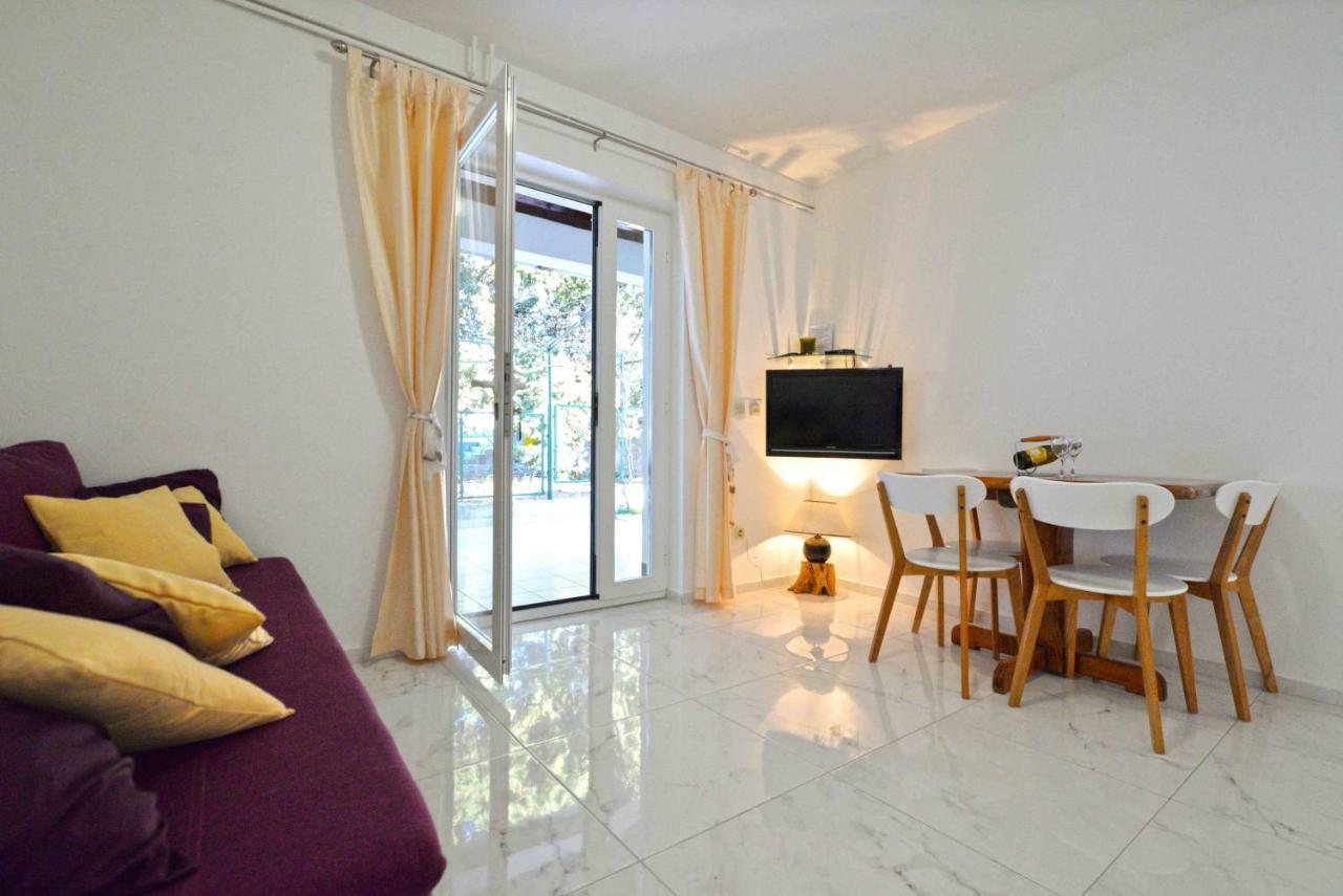 Apartmani Dora มูร์แตร์ ภายนอก รูปภาพ