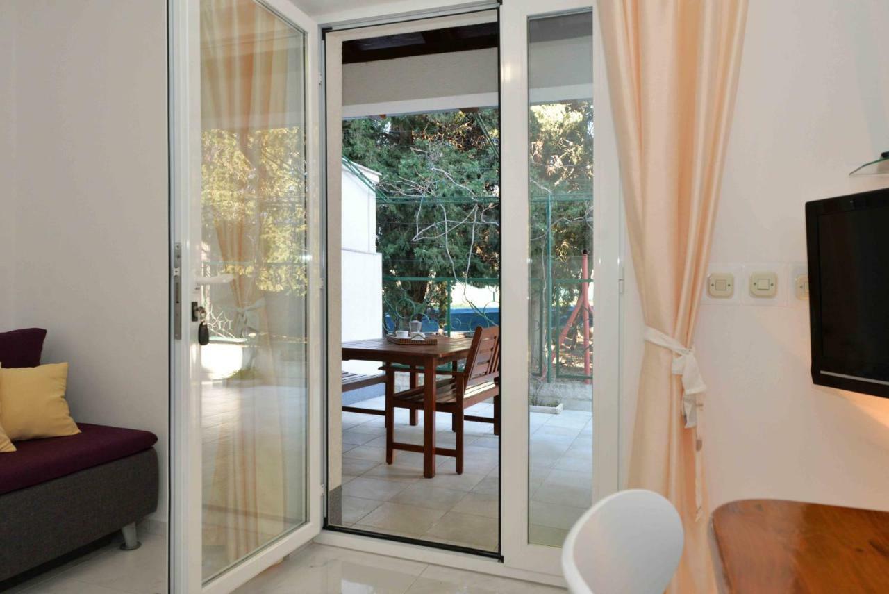 Apartmani Dora มูร์แตร์ ภายนอก รูปภาพ