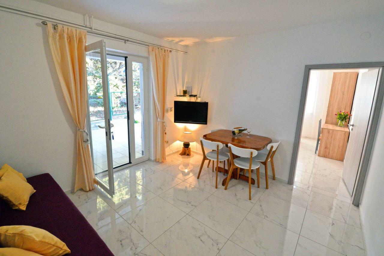 Apartmani Dora มูร์แตร์ ภายนอก รูปภาพ