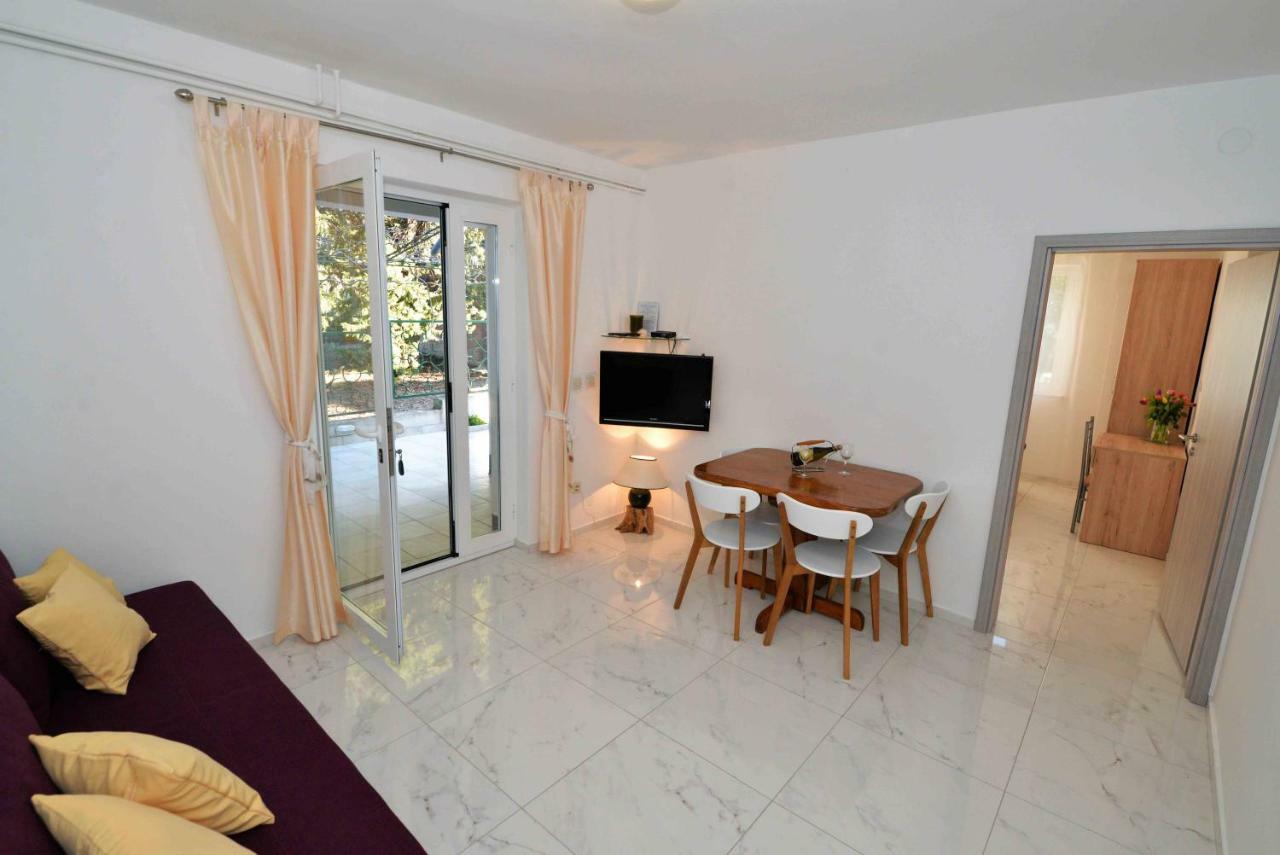 Apartmani Dora มูร์แตร์ ภายนอก รูปภาพ