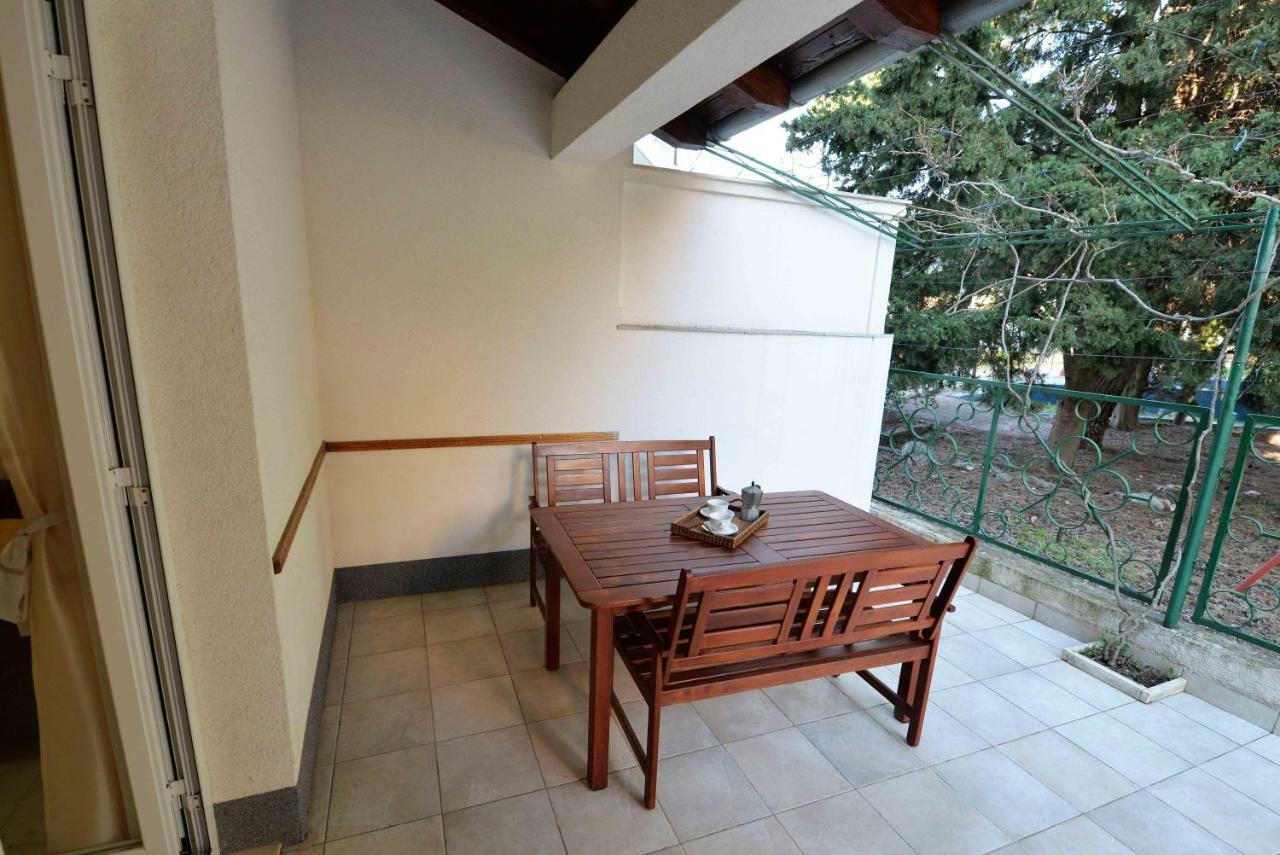 Apartmani Dora มูร์แตร์ ภายนอก รูปภาพ