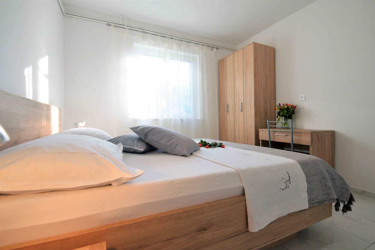 Apartmani Dora มูร์แตร์ ภายนอก รูปภาพ