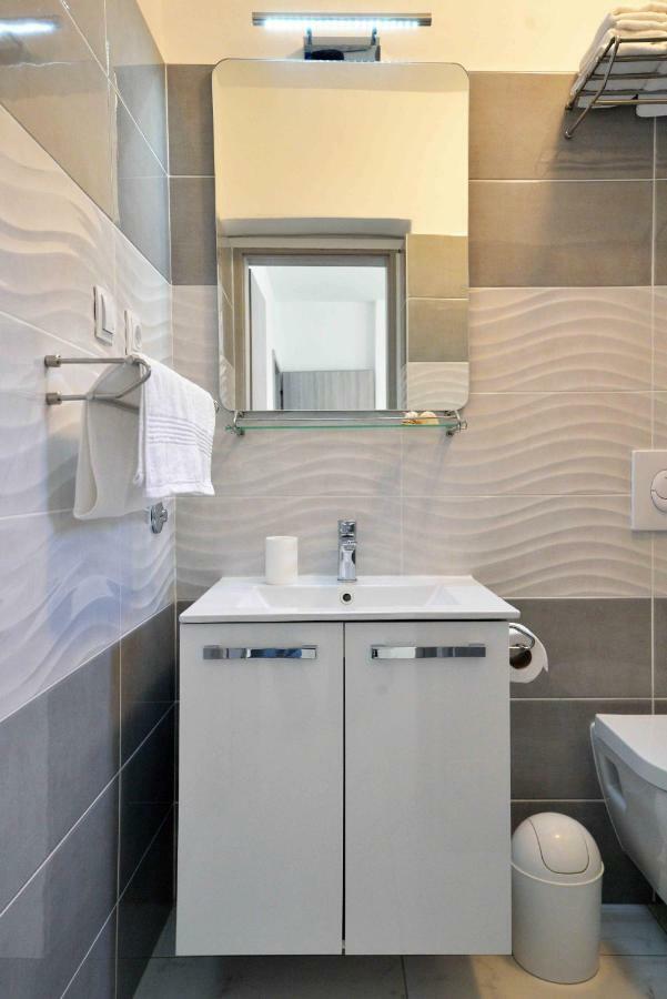 Apartmani Dora มูร์แตร์ ภายนอก รูปภาพ