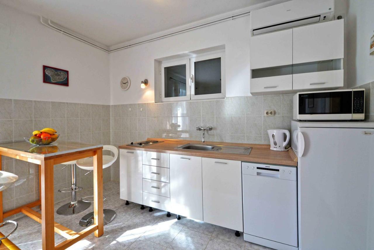 Apartmani Dora มูร์แตร์ ภายนอก รูปภาพ
