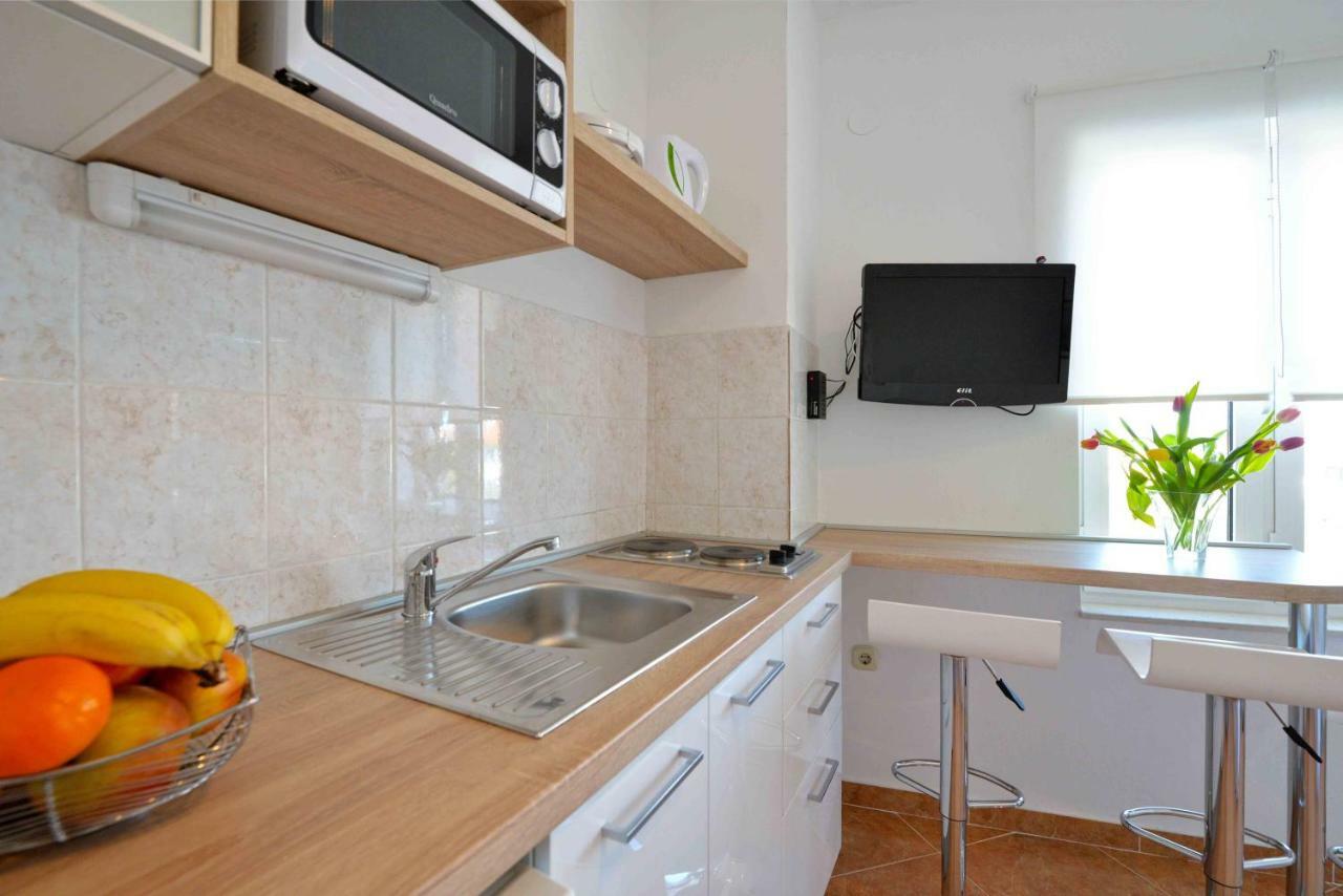 Apartmani Dora มูร์แตร์ ภายนอก รูปภาพ