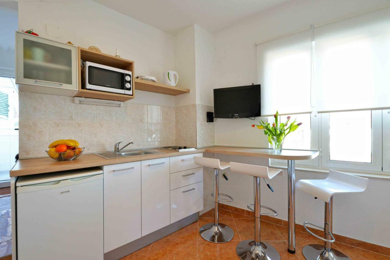 Apartmani Dora มูร์แตร์ ภายนอก รูปภาพ