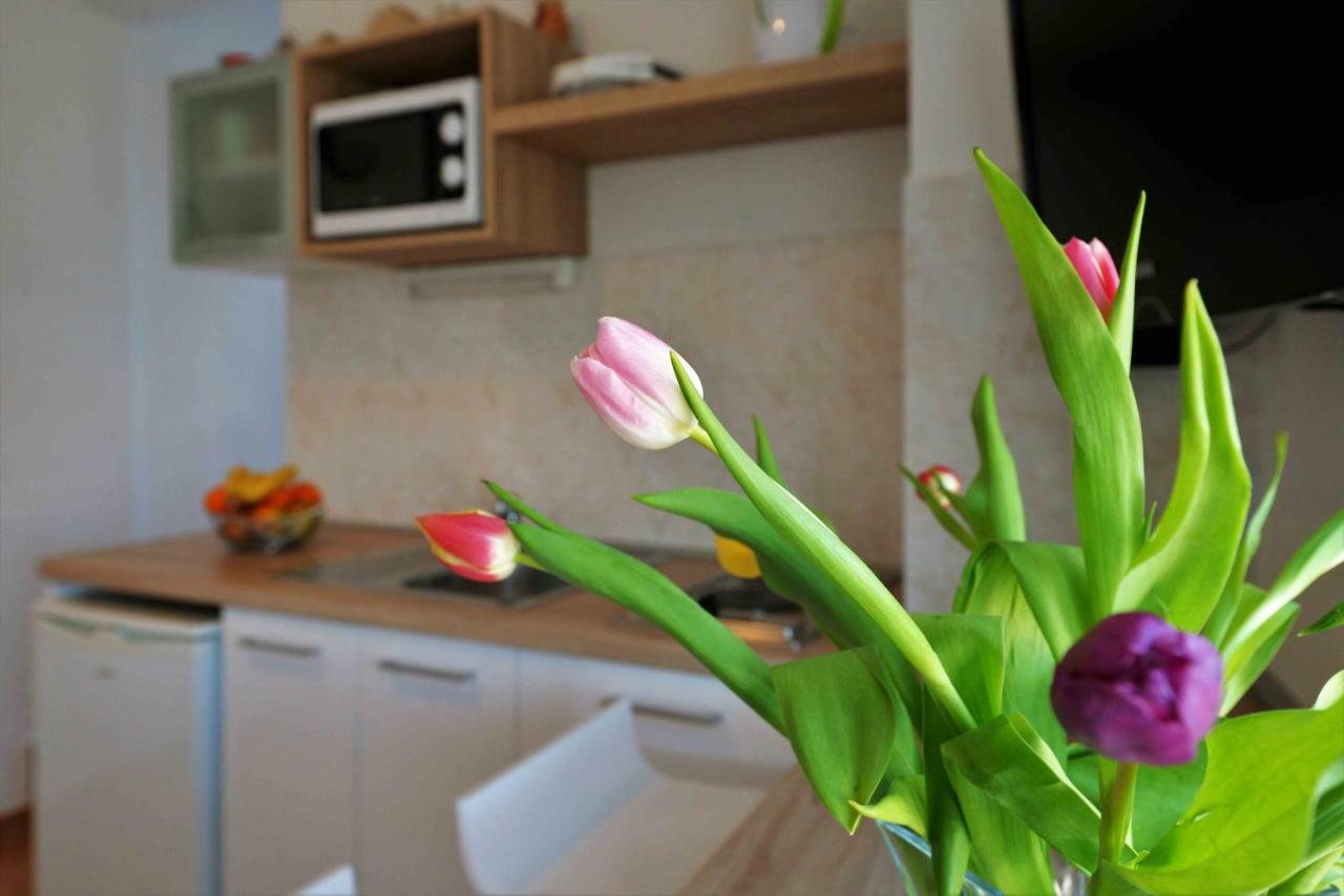 Apartmani Dora มูร์แตร์ ภายนอก รูปภาพ