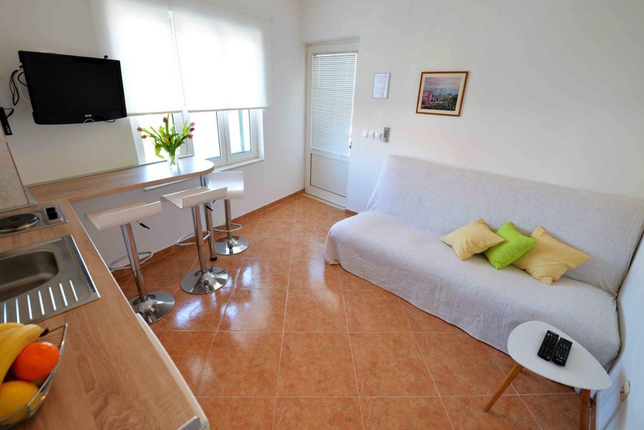 Apartmani Dora มูร์แตร์ ภายนอก รูปภาพ