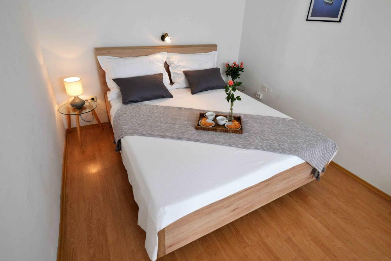 Apartmani Dora มูร์แตร์ ภายนอก รูปภาพ