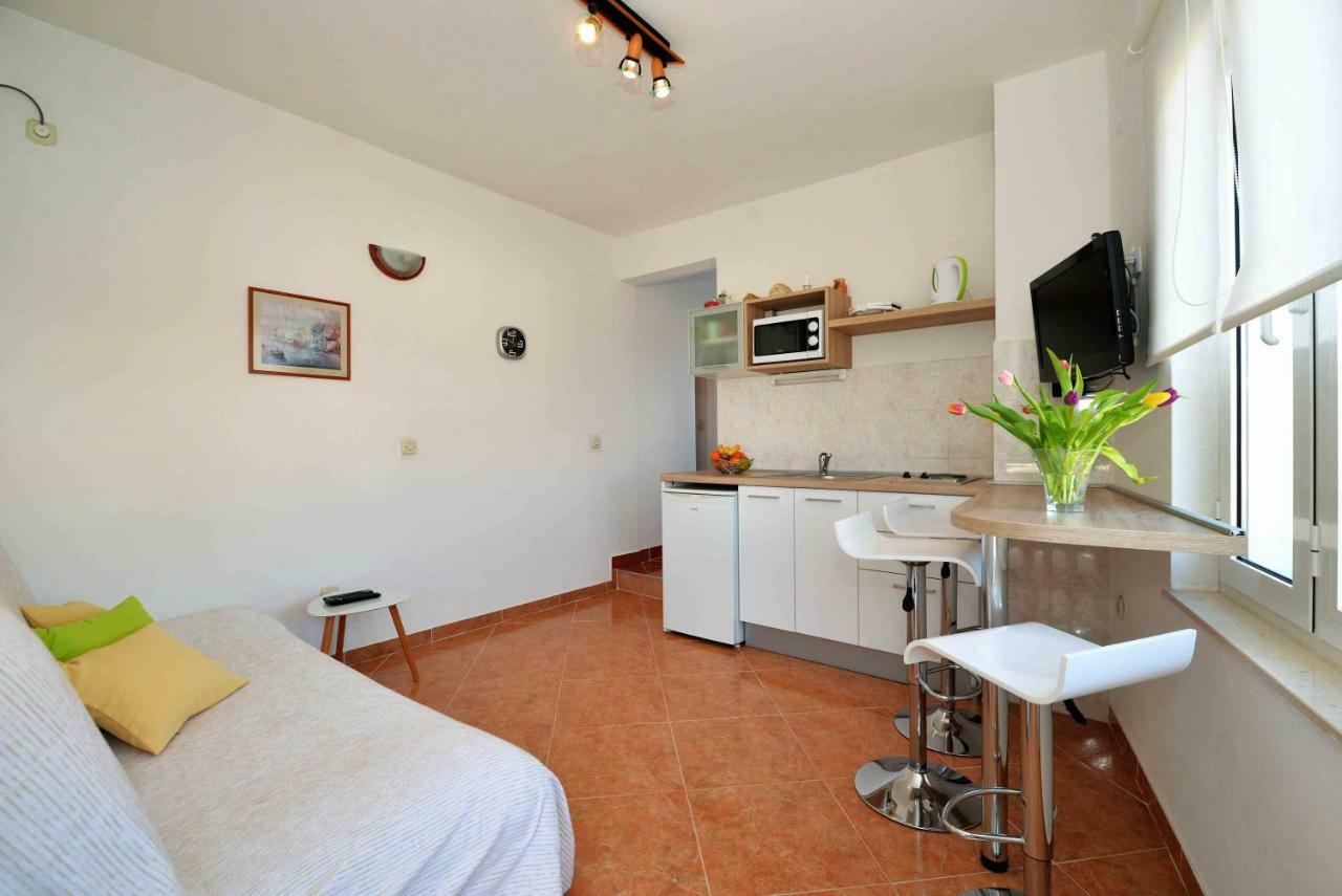 Apartmani Dora มูร์แตร์ ภายนอก รูปภาพ